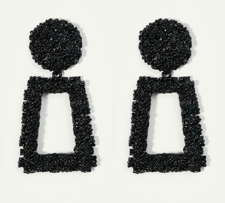 The Majestic Earrings (Black)
